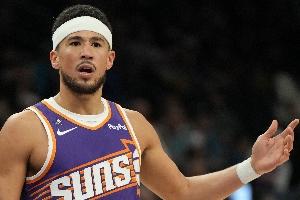 NBA的圓柱體判定是只有布克受傷的世界 也是裁判的無法自洽