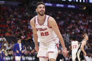 申京：我雖不是頂級防守者但也很扎實 在季后賽能換防任何人