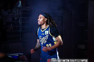 薩姆納的受傷對廣東的打擊是致命的 麥考爾和球隊的風格不適配