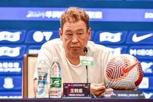 斯盧茨基：蓉城之前是強(qiáng)隊(duì)現(xiàn)在仍是強(qiáng)隊(duì) 目前不看重積分榜