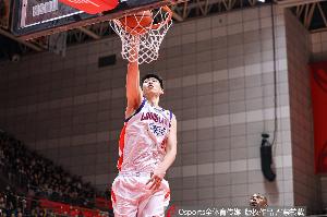 媒體人：這場球對于廣州是很好歷練 季后賽經驗不多一步一步適應