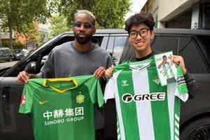 與國安球迷時隔7年重逢！巴坎布發長文感慨:這瞬間給我滿滿的能量