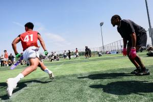 NFL明星杰弗森首次中國(guó)行圓滿收官 共繪中國(guó)腰旗橄欖球全新篇章