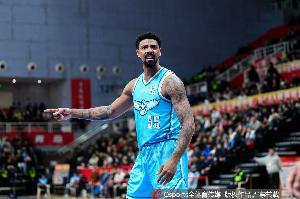 媒體人：米奇兢兢業業任勞任怨 青島要盡可能保留他和韋瑟斯龐