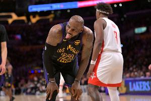 詹姆斯：對陣火箭必須保護好球&拼搶籃板 我們在這些方面都很出色