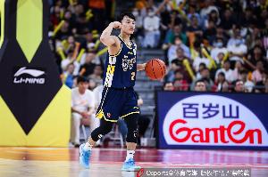 打得不錯！徐杰半場7中4&3記三分拿下11分1助