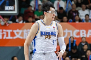 守強攻弱！周琦4投1中&罰球5中3 拿到5分11籃板2蓋帽