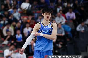 媒體人：曾凡博的對(duì)位優(yōu)勢(shì)是廣東不好解決的 有他沒他完全不一樣