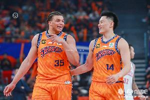 這倆還沒發(fā)揮呢！李弘權(quán)&洛夫頓均9中2合計僅拿到11分