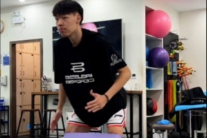 因膝蓋手術(shù)賽季報(bào)銷！廣東男籃球員張昊進(jìn)行前叉康復(fù)訓(xùn)練