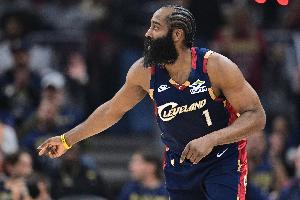 兩場(chǎng)11失誤！蘇群：哈登今天又要被開會(huì)&打無球吧 讓米切爾放開掄