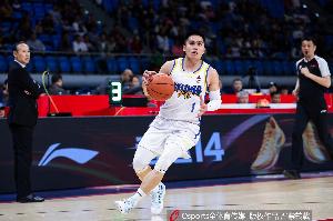 解說：北京三后衛不怕夾擊 快速把球摘出&廣東老虎口“齒缺一顆”