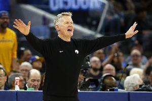 Shams：科爾確實(shí)曾考慮過離開NBA 但勇士老板拉科布挽留了他