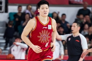 這表現(xiàn)還不太夠！張寧替補(bǔ)26分鐘 三分6中4拿到13分