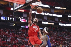 亞當斯：不認為自己是NBA最壯的人 裁判這么想導致我被撞了也不吹
