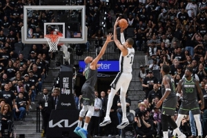 周二競彩籃球強(qiáng)檔：決戰(zhàn)天王山 文班攜憤怒歸來