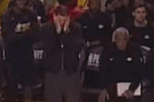 現(xiàn)場觀眾：東契奇質(zhì)疑為啥換下八村塁 對教練連連攤手真忍不了！