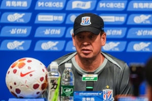 斯盧茨基賽前：面對人員短缺，只能積極應對，通過技戰術安排克服