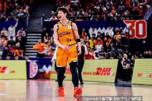 各領2次犯規！王哲林半場6分2板2助VS周琦2分3板2帽