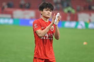 記者：上海海港明天出發(fā)飛赴成都，備戰(zhàn)下周二客場對陣蓉城的比賽