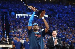 連莊MVP！亞歷山大本季常規賽場均31.1+4.3+6.6 上賽季32.7+5+6.4