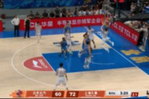 過于離譜了！王哲林一個完全沒人管的簡單空接 竟然被籃筐帽了...