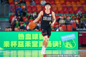 媒體人：容子峰今天真是起到了中流砥柱的作用 他又獲得了成長