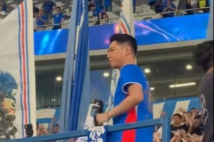 北看臺喊話鼓勵申花：你們拼到了最后一分鐘，后面大家再一起努力