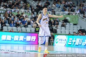 手感冰涼！朱俊龍半場5投0中一分未得 三分3中0